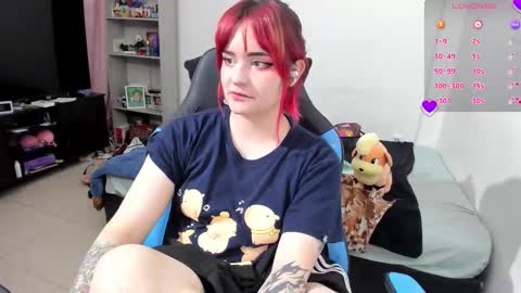 Snapshot of neeko_lol_ chatting on September 23, 8:12 am Geek Nicole im Neeko UwU online show from September 23, 8:12 am