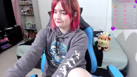 Snapshot of neeko_lol_ chatting on October 10, 7:52 pm Geek Nicole im Neeko UwU online show from October 10, 7:52 pm