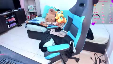 Snapshot of neeko_lol_ chatting on September 9, 11:04 pm Geek Nicole im Neeko UwU online show from September 9, 11:04 pm