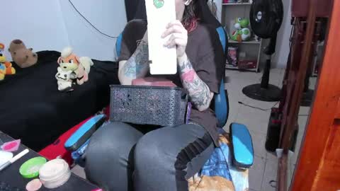 Geek Nicole    im Neeko UwU online show from April 18, 12:40 pm