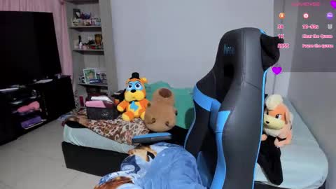 Snapshot of neeko_lol_ chatting on October 15, 5:26 pm Geek Nicole im Neeko UwU online show from October 15, 5:26 pm