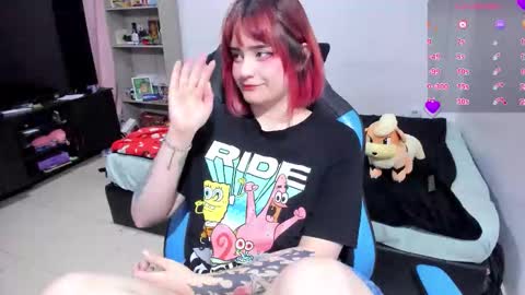 Snapshot of neeko_lol_ chatting on October 18, 5:59 pm Geek Nicole im Neeko UwU online show from October 18, 5:59 pm