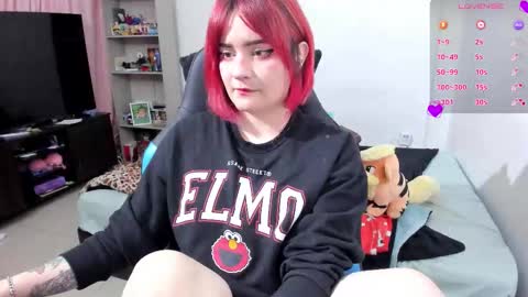 Snapshot of neeko_lol_ chatting on October 1, 10:20 am Geek Nicole im Neeko UwU online show from October 1, 10:20 am
