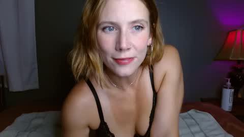 Snapshot of neemcream chatting on September 24, 11:48 pm JenniferJen online show from September 24, 11:48 pm