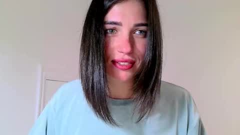 Neferutt online show from November 5, 7:08 pm