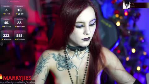 Snapshot of nelle_ chatting on January 4, 10:05 am online show from January 4, 10:05 am