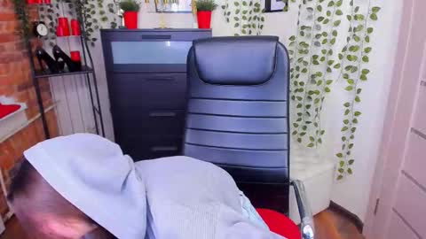 nero_asta online show from November 30, 11:03 am