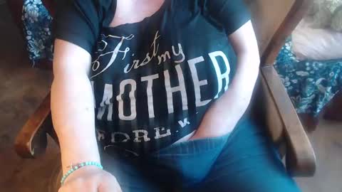 Snapshot of new_milf chatting on January 29, 8:08 am Lilly online show from January 29, 8:08 am