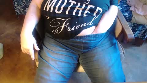 Snapshot of new_milf chatting on January 28, 12:54 pm Lilly online show from January 28, 12:54 pm