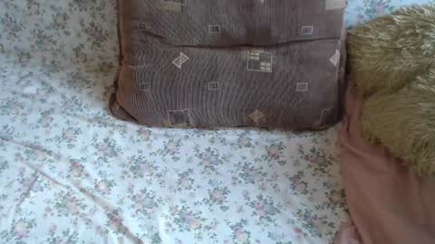Snapshot of new_milf chatting on February 27, 9:43 am Lilly online show from February 27, 9:43 am