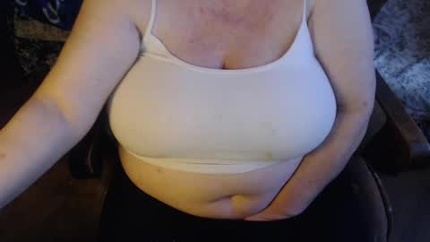 Snapshot of new_milf chatting on February 8, 2:27 pm Lilly online show from February 8, 2:27 pm