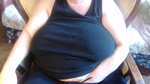 Snapshot of new_milf chatting on February 25, 1:21 pm Lilly online show from February 25, 1:21 pm