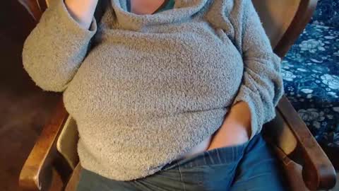 Snapshot of new_milf chatting on February 15, 8:44 am Lilly online show from February 15, 8:44 am