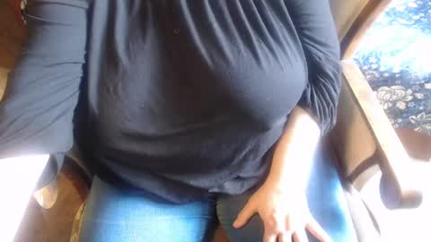 Snapshot of new_milf chatting on March 12, 10:16 am Lilly online show from March 12, 10:16 am