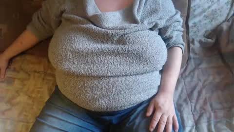 Snapshot of new_milf chatting on February 12, 11:29 am Lilly online show from February 12, 11:29 am