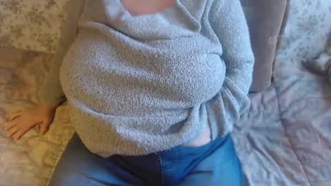 Snapshot of new_milf chatting on February 11, 11:53 am Lilly online show from February 11, 11:53 am