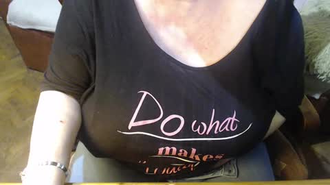 Snapshot of new_milf chatting on January 10, 3:58 pm Lilly online show from January 10, 3:58 pm