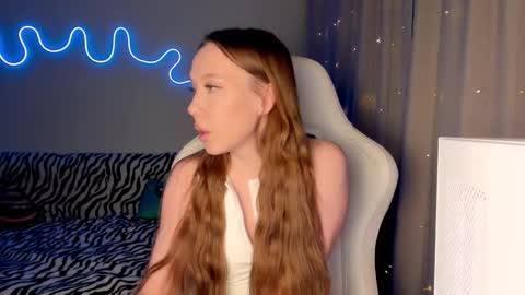 Mina online show from December 4, 1:46 pm