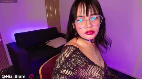 Nia Blum online show from January 12, 1:05 pm