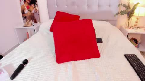 N I A online show from April 23, 10:12 pm