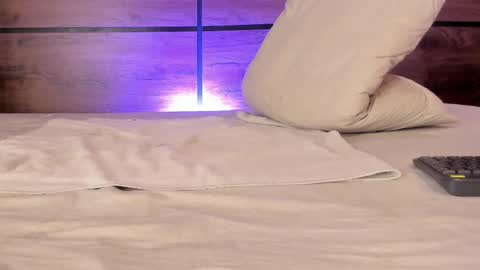 Nia  online show from November 24, 5:26 pm