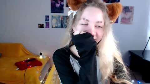 nica_kawaii online show from April 23, 7:38 am