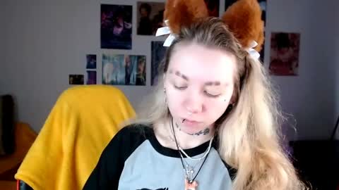 nica_kawaii online show from April 27, 6:21 am