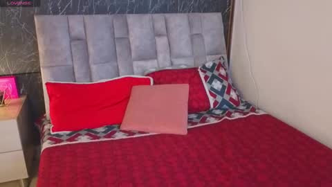 Nicolle  online show from September 27, 12:23 pm