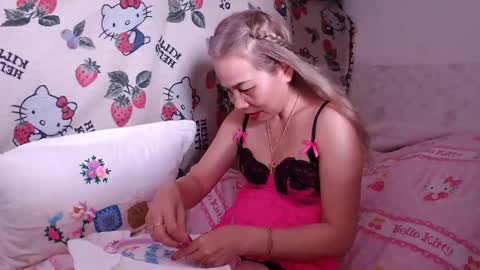 Snapshot of nicharee chatting on December 12, 5:31 am nicharee online show from December 12, 5:31 am