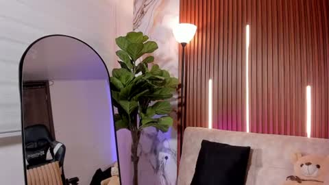 nickie_reed_ online show from June 16, 10:11 pm