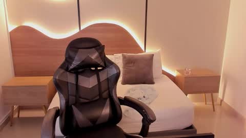 Nicky  online show from November 4, 2:27 am