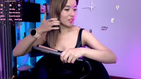 Snapshot of nickywindsor chatting on December 21, 8:00 pm Nicky online show from December 21, 8:00 pm