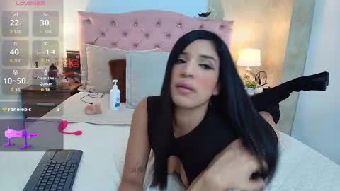 Snapshot of nicol_alvarez chatting on October 11, 8:00 pm Nicol Alvarez online show from October 11, 8:00 pm