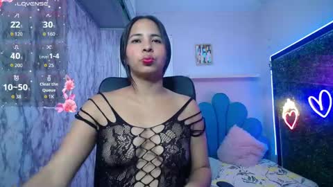 nicol_ross19 online show from June 6, 7:20 pm