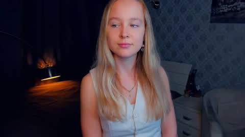 Snapshot of nicolavanderbie chatting on September 8, 6:18 pm Nicoletta online show from September 8, 6:18 pm