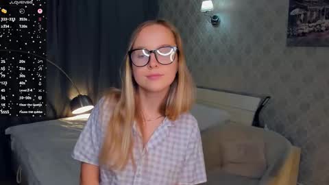 Snapshot of nicolavanderbie chatting on October 18, 5:37 pm Nicoletta online show from October 18, 5:37 pm