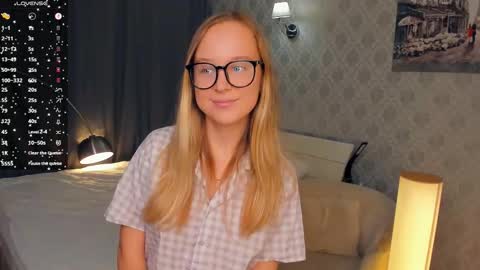 Snapshot of nicolavanderbie chatting on October 17, 5:27 pm Nicoletta online show from October 17, 5:27 pm