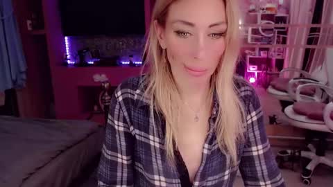 Nicole online show from September 19, 2:21 am