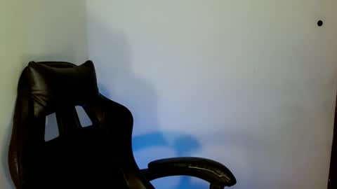 Snapshot of nicole_kiss01 chatting on October 18, 9:01 am nicole_kiss01 online show from October 18, 9:01 am