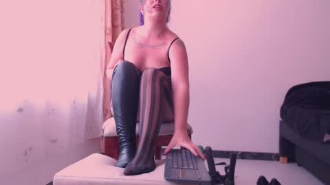 Snapshot of nicole_ks chatting on January 20, 4:23 pm NICOLE online show from January 20, 4:23 pm