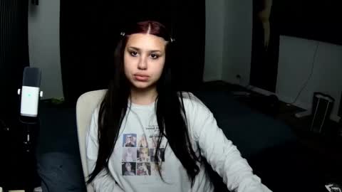 Nicole online show from March 18, 5:07 pm