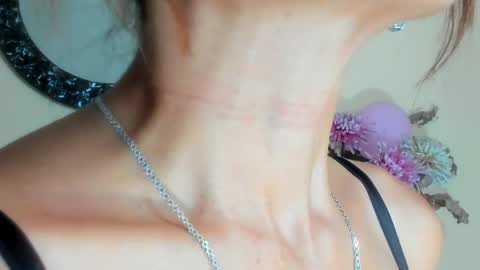 Nicole Santana online show from April 21, 2:51 am