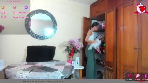 Nicole Santana online show from April 22, 9:01 pm