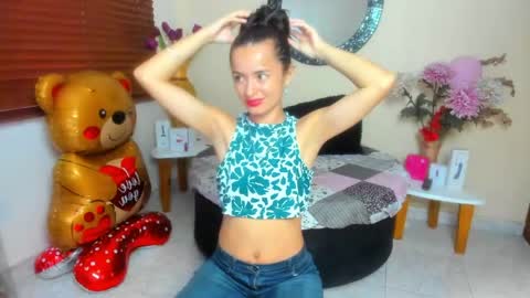 Nicole Santana online show from April 23, 10:45 pm