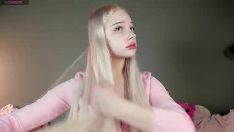 Mary online show from November 7, 10:14 pm