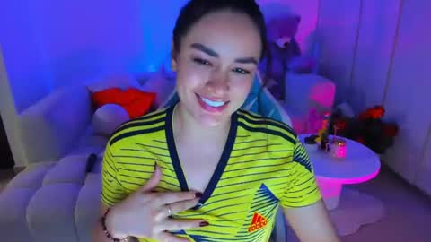 Nicolle online show from July 3, 11:55 pm