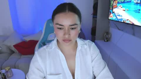 Nicolle online show from July 9, 11:39 pm
