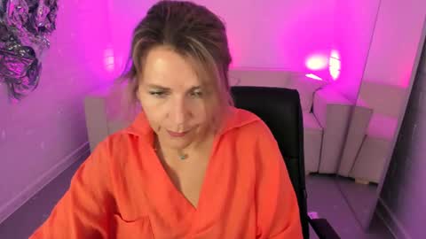nicolehits online show from August 3, 1:06 pm