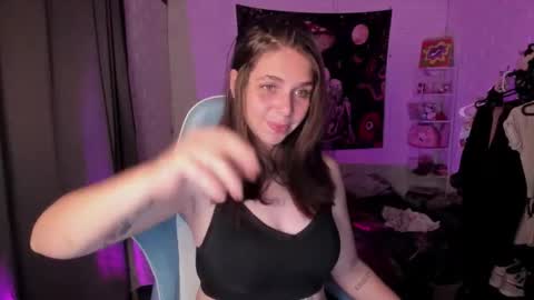 Nicol independent model online show from September 14, 11:35 pm