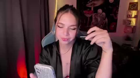 Nicol independent model online show from September 22, 9:24 pm